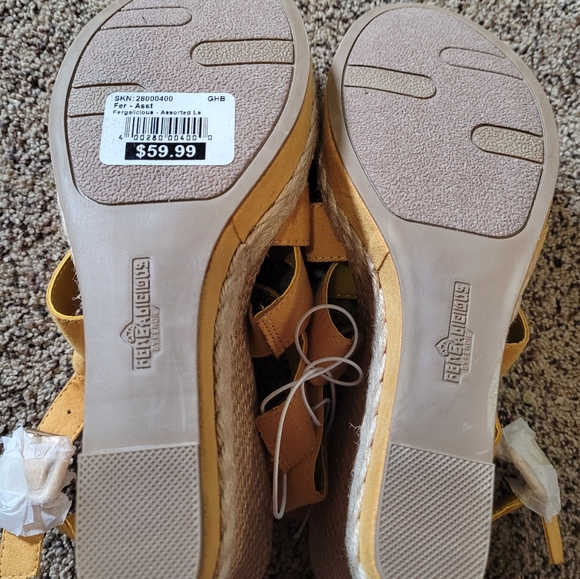 NWT Fergalicious wedge sandal mustard yellow - Picture 6 of 6
